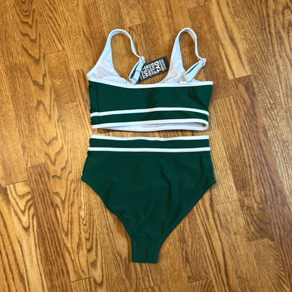 Green and white two-piece bikini - Picture 3 of 3